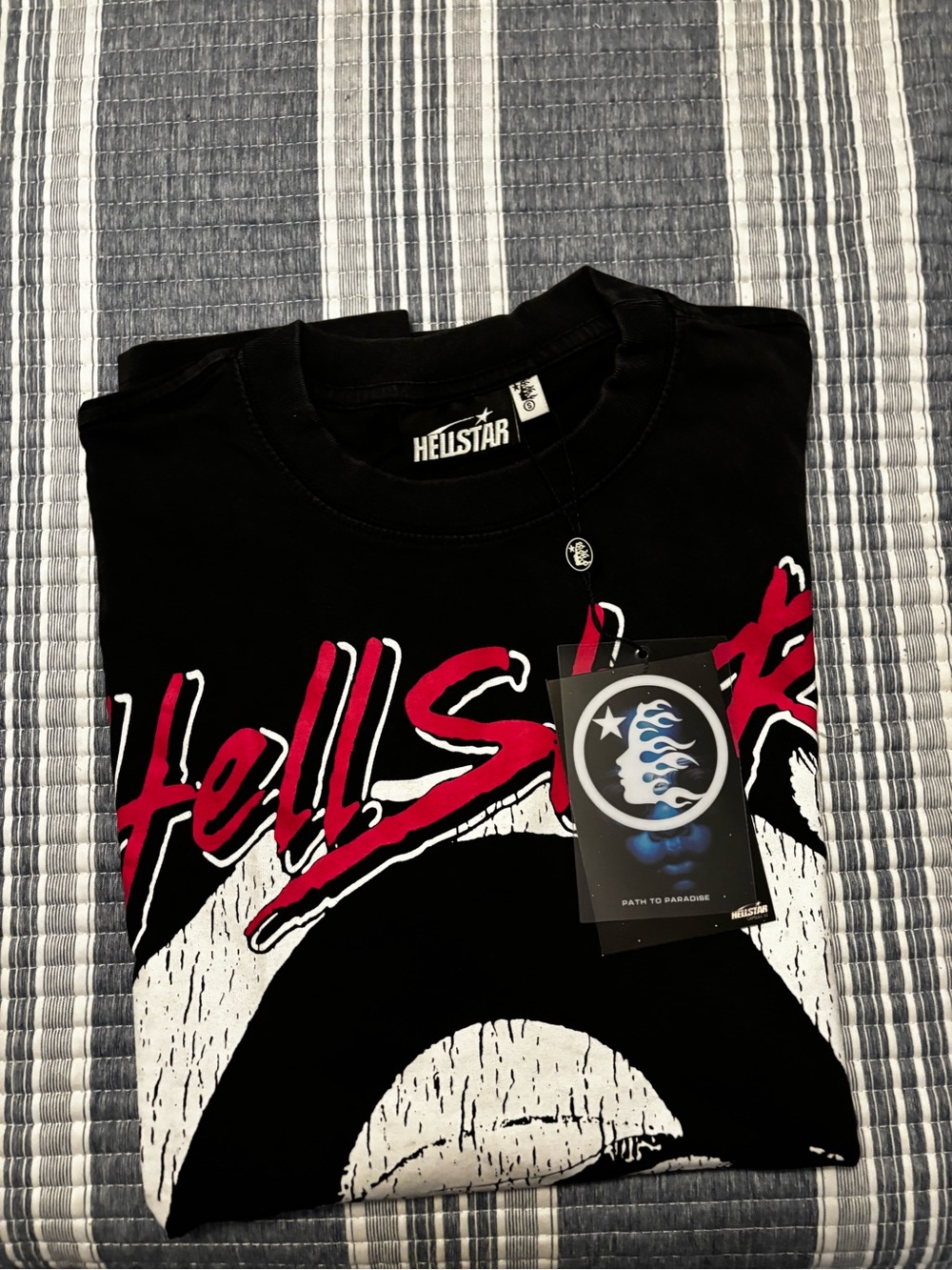 Hellstar Men's Black Short-Sleeve Graphic Tee with Red Script